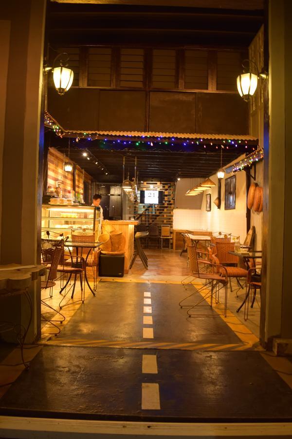 21 Hostel Янгон Экстерьер фото