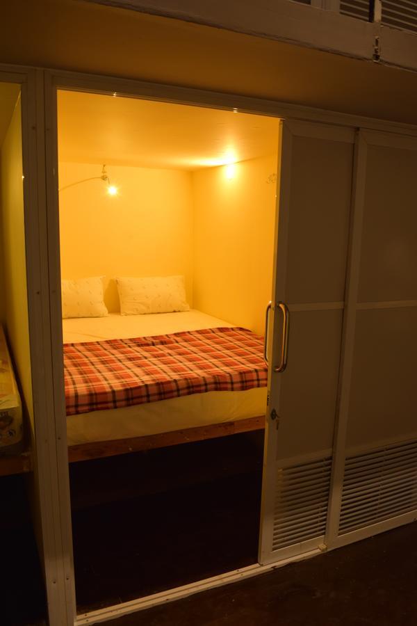 21 Hostel Янгон Экстерьер фото